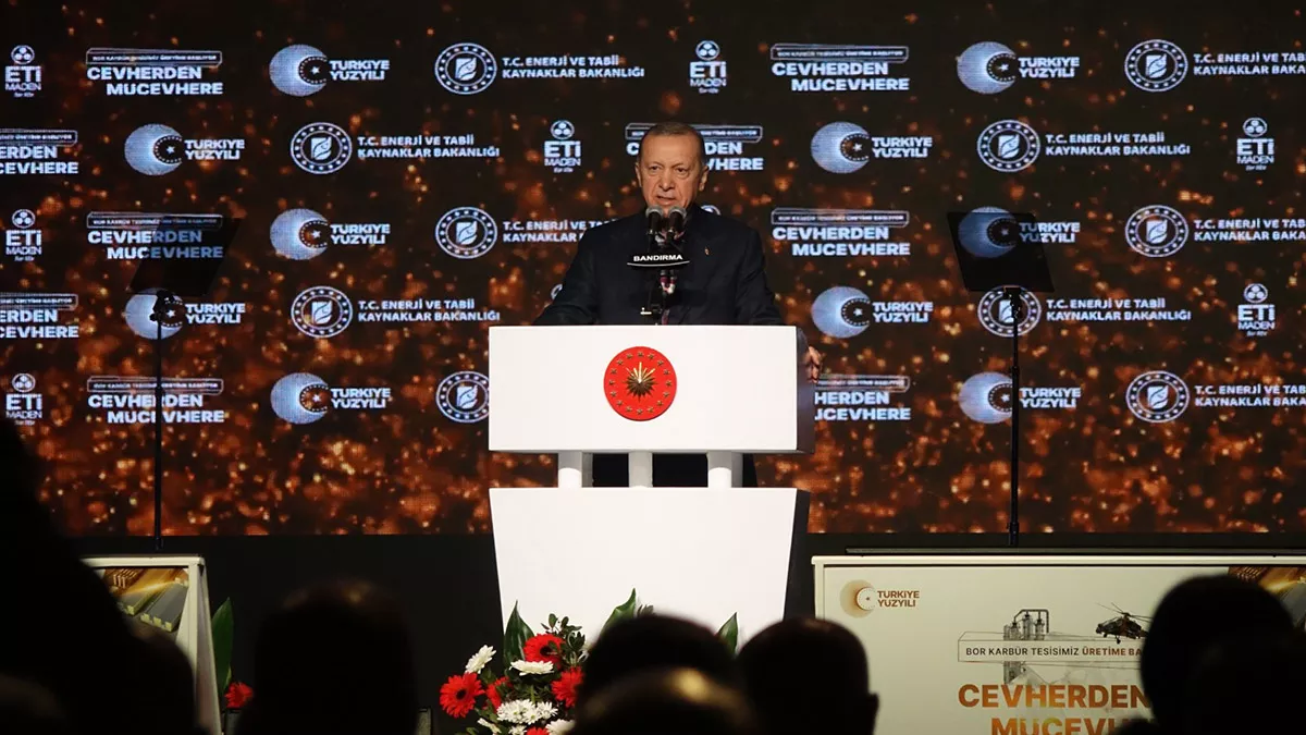 Cumhurbaşkanı recep tayyip erdoğan, balıkesir'in bandırma ilçesinde açılan bor karbür üretim tesisi'nin dünyanın sayılı işletmelerinden biri olacağına dikkat çekti.