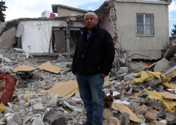 Deprem durduktan sonra zor bela dışarı çıktık