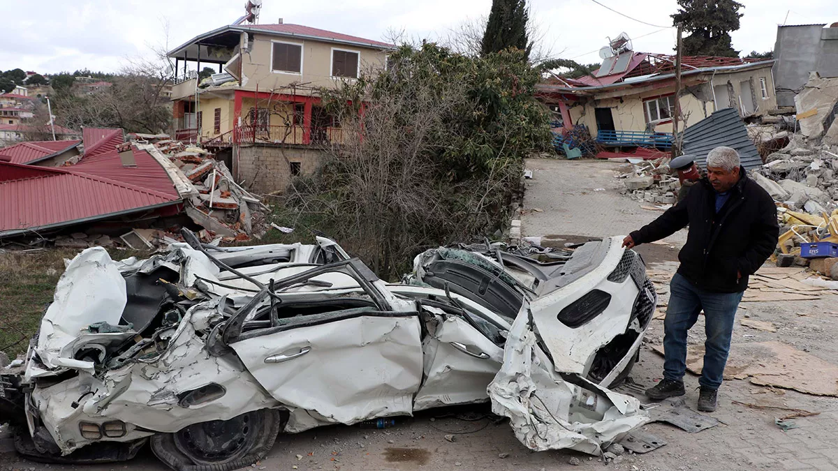 Deprem durduktan sonra zor bela dışarı çıktık