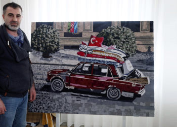 Depremin simge fotoğraflarını tuvale aktardı
