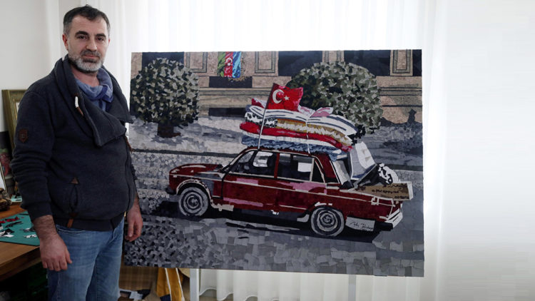 Depremin simge fotoğraflarını tuvale aktardı