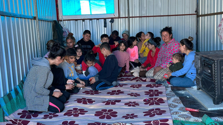 depremzede 9 aile birikimiyle konteyner ev aldı 