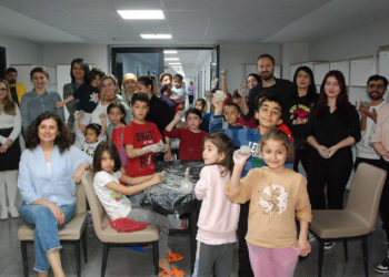 Depremzedelerin yerleştirildiği yurtta 12 farklı branşta eğitim