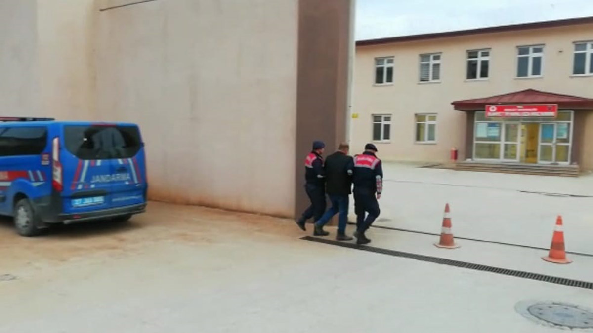 Depremzedelere getirilen çadırları çalan görevli tutuklandı