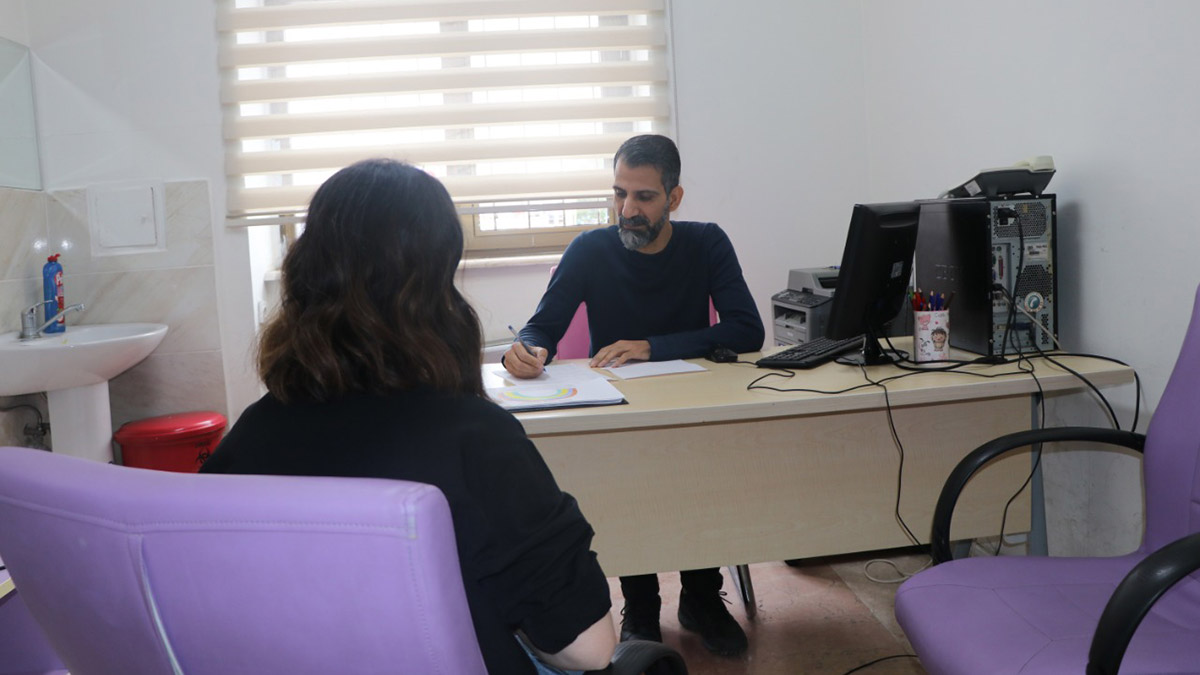 Diyarbakır Çocuk Hastalıkları Hastanesi'ne Kahramanmaraş merkezli depremlerin ardından açılan Afet ve Deprem Polikliniği'nde; şu ana kadar 400 depremzede çocuğa hizmet verildi.