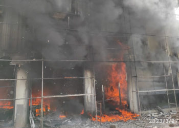 Diyarbakır'da inşaat halindeki 4 katlı binada yangın