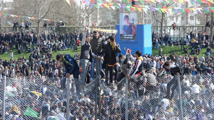 Diyarbakır'da nevruz etkinliğinde olay