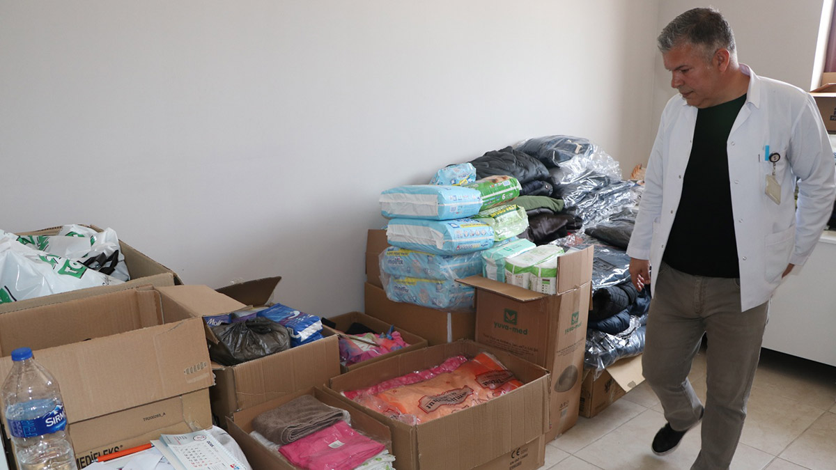 Diyarbakır Gazi Yaşargil Eğitim ve Araştırma Hastanesi’ne getirilen 1200 depremzede taburcu edildi, depremin olumsuz etkilerini atlatabilmeleri için psikolojik destek veriliyor.