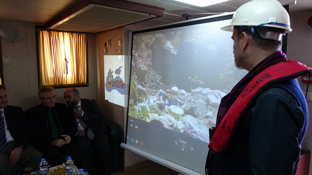 Deniz Bilimleri ve Teknolojisi Mühendisliği Öğretim Üyesi Doç. Dr. Coşkun Erüz, 2050'de denizlerde balıktan çok atık olacak dedi.