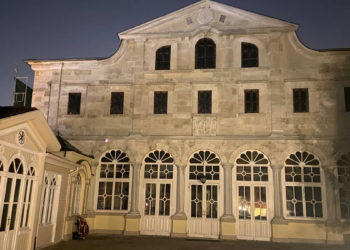 Dünya Saati etkinliğinde ışıklar depremzedeler için kapandı