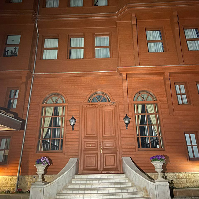 Dünya Saati etkinliğinde ışıklar depremzedeler için kapandı