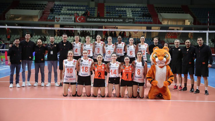 Eczacıbaşı Dynavit yarı finalde