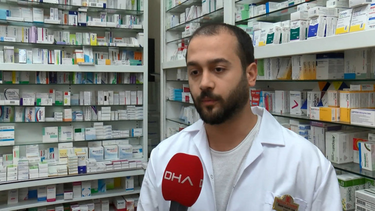 Eczacının Heimlich manevrası hayat kurtardı