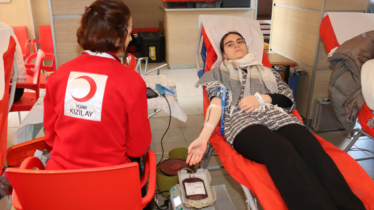 Kızılay'ın topladığı kan bağışlarını hastanelere sattığı iddialarına açıklama