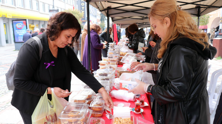 'Dayanışma yaşatır' sloganıyla kermes düzenlendi