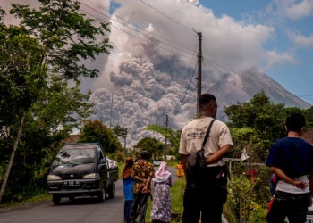 Endonezya'da merapi yanardağında patlama