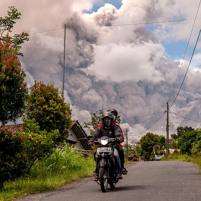 Endonezya'da merapi yanardağında patlama