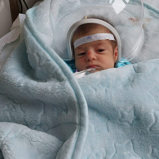 Enkazdan 20 günlük torunu sağ çıkarıldı; Oğlunun hatırasını bekliyor