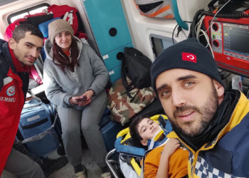 Enkazdan 84'üncü saatte kurtarılan Batu, 'Okullar tatil oldu mu?' diye sormuş