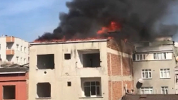 Esenler'de metruk binada yangın sonrası ceset bulundu