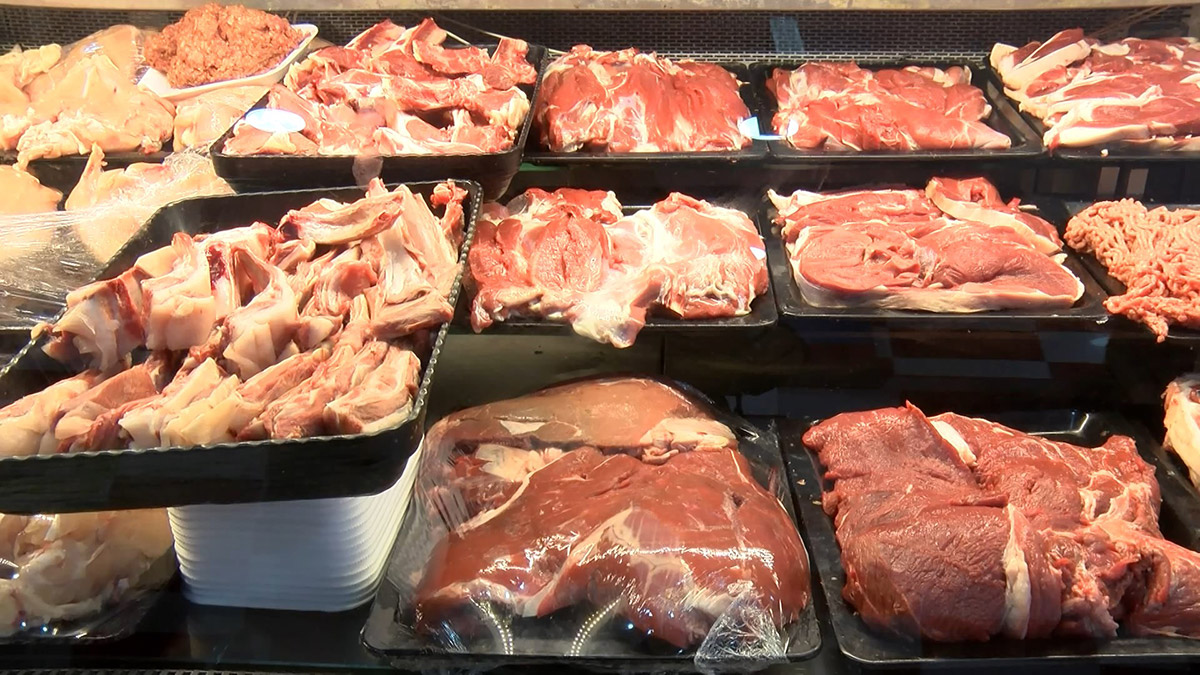 Et fiyatlarında yılbaşından itibaren yaklaşık yüzde 50 oranında artış olması, satıcının da tüketicinin de tepkisine neden oluyor.