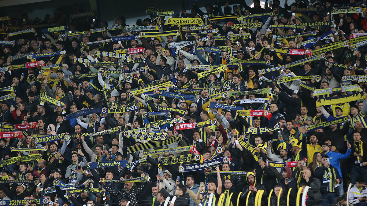 UEFA Avrupa Ligi Son 16 Turu rövanşında Fenerbahçe-Sevilla'yı 1-0 mağlup etti. Ancak ilk maçı 2-0 kaybeden sarı-lacivertliler, UEFA Avrupa Ligi’ne veda etti.