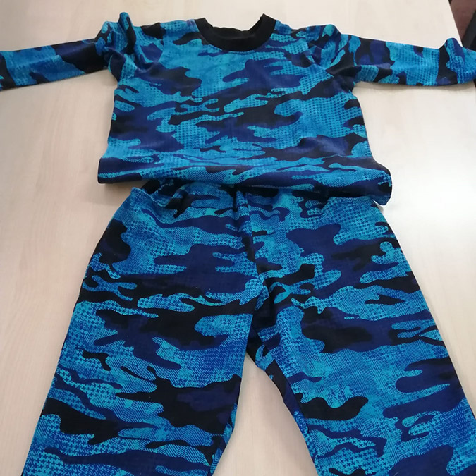 Ankara Büyükşehir Belediyesi Beceri ve Meslek Edindirme Kurslarında (BELMEK) depremzedeler için nevresim takımları dikiliyor.