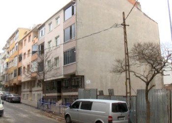 Gaziosmanpaşa'da çatlakların oluştuğu bina tahliye edildi