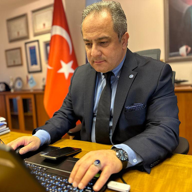 Gazi Üniversitesi Tıp Fakültesi Dekanı Prof. Dr. Mustafa Necmi İlhan, göç eden depremzede çocuklar için 'aşı' uyarısı yaptı.