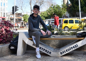 Görme engelli halter sporcusu depreme uykuda yakalandı
