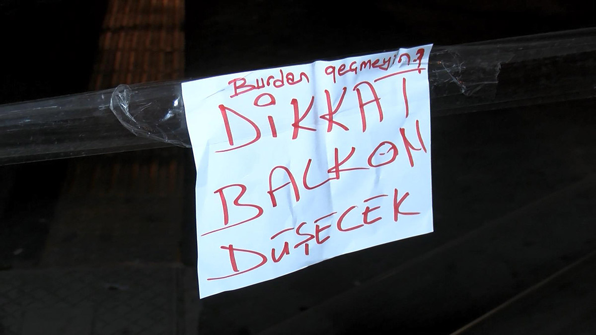 Güngören'de apartmanın balkonunda çatlak oluştu