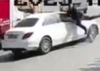 Skuterla ters yönden ilerlerken otomobil çarptı