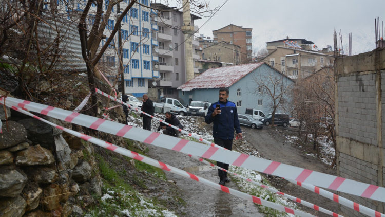 Hakkari'de yağış sonrası toprak kayması meydana geldi