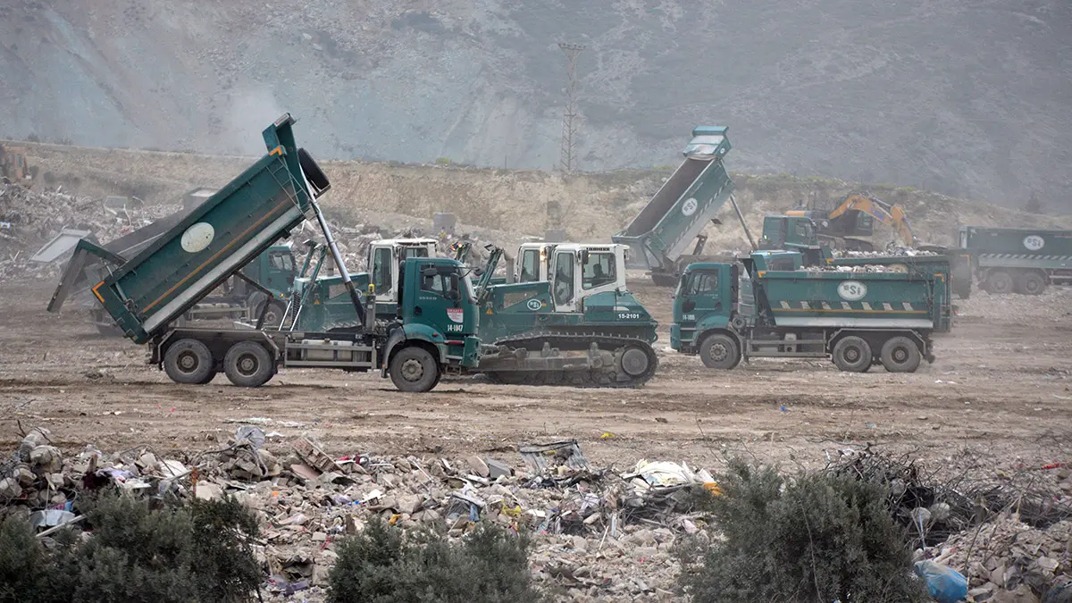 Hatay enkaz tozu altında