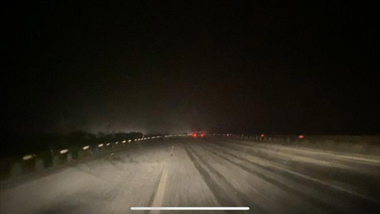 Erzin'de dolu yağışı; Yollar beyaza büründü