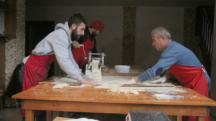 Tarihi Uzun Çarşı'da birkaç esnaf işyerlerini açtı