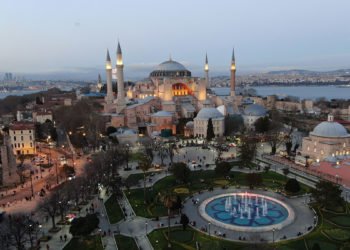Sultanahmet Meydanı'nda 201 yıllık gelenek bozulmadı