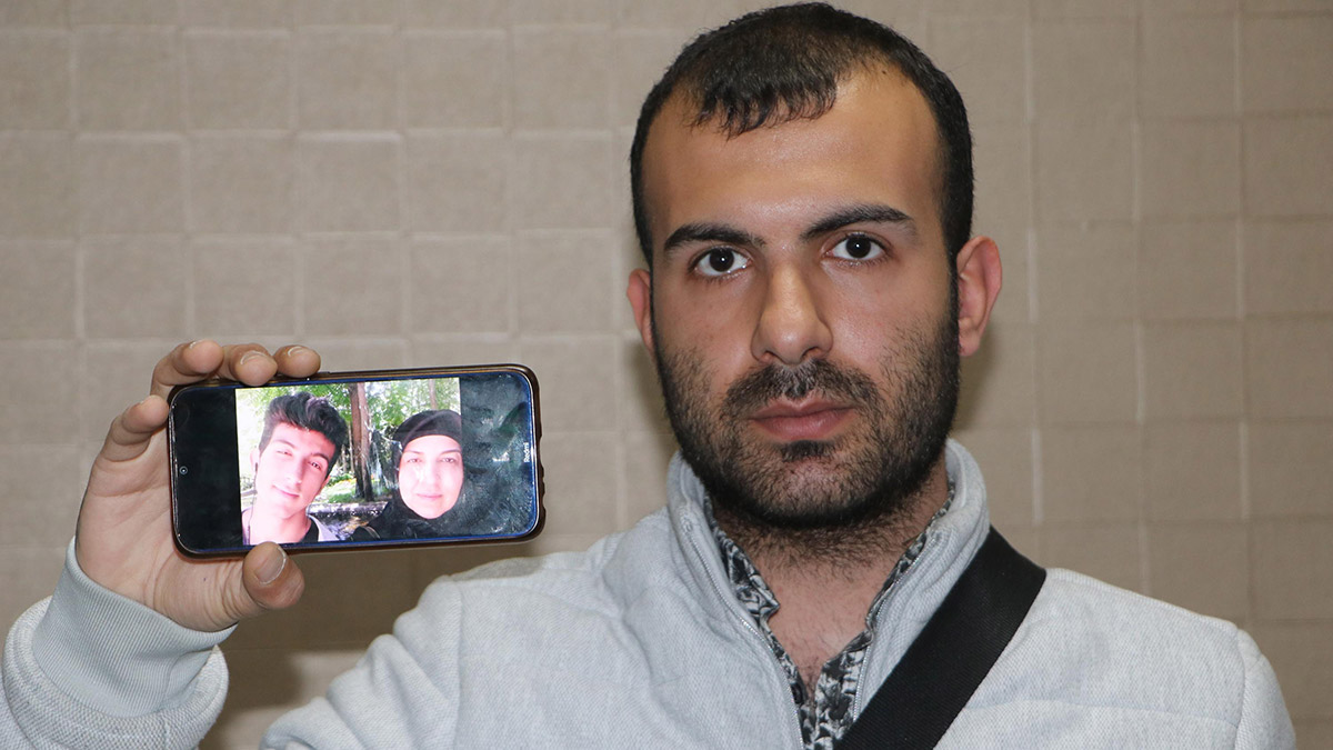 Adıyaman’dan 8 ay önce birlikte yaşadığı annesi ve kardeşine ev alabilmek için Almanya'ya çalışmaya giden Burak Doğan'ın hayalleri enkaz altında kaldı.