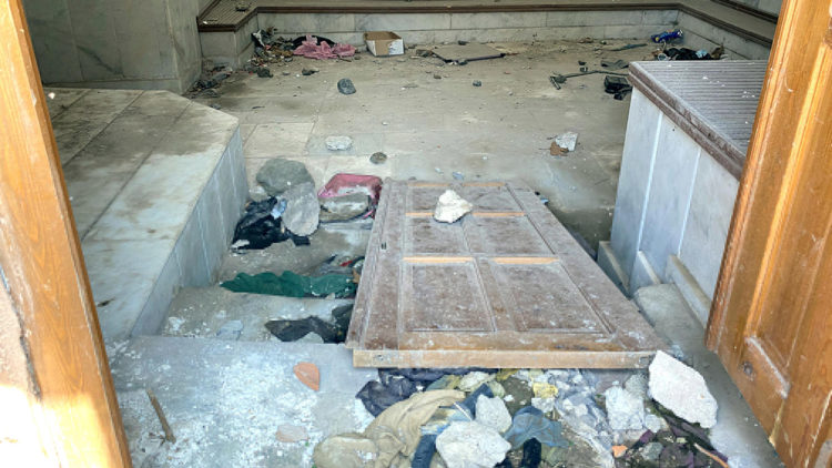 657 yıllık İshakpaşa Hamamı'nı yağmaladılar