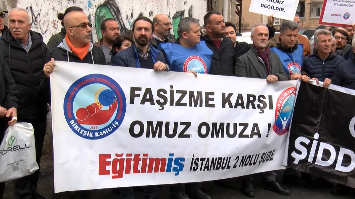 Gaziosmanpaşa'daki evinin önünde saldırıya uğradığını söyleyen İlahiyatçı Cemil Kılıç basın açıklaması yaptı.