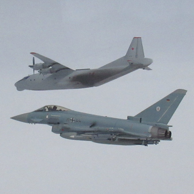 İngiliz ve Alman savaş uçakları Rus savaş uçaklarını engelledi