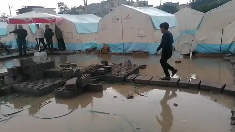 İskenderun'da sağanak etkili oldu