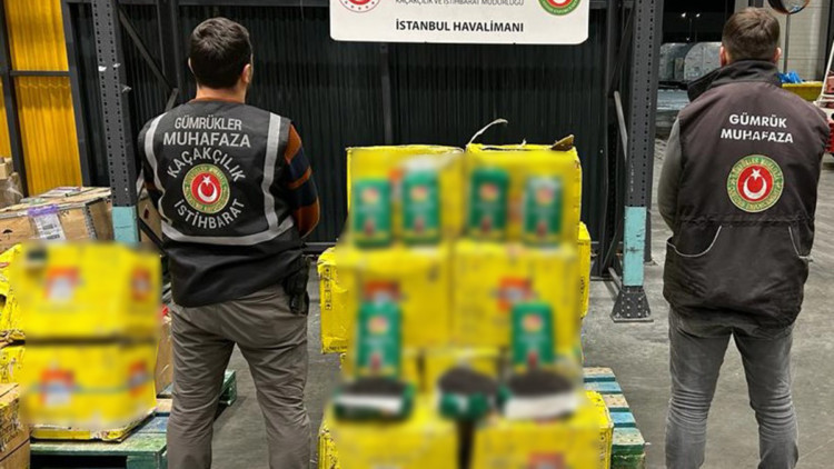 Çay olduğunu söylediği kargodan uyuşturucu çıktı