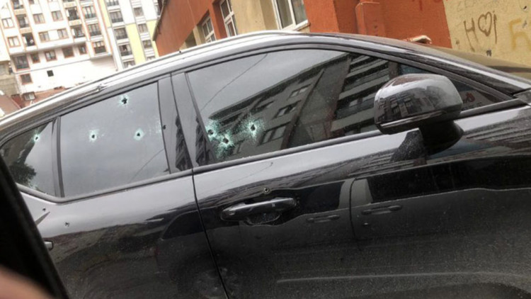 Park halindeki otomobile silahlı saldırı