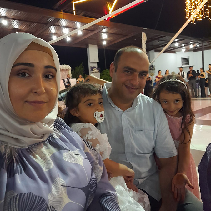 Depremlerin üzerinden 24 gün geçti ancak hala kayıplarını bulamayan depremzedeler var. Özellikle Hatay Antakya Güzelburç Mahallesi'ndeki İlke Apartmanı'ndan 28 kişi kayıp.