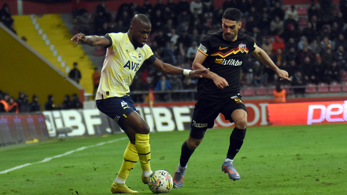 Süper Lig'in 24'üncü haftasında Kayserispor Fenerbahçe'ye 2-1 mağlup oldu.