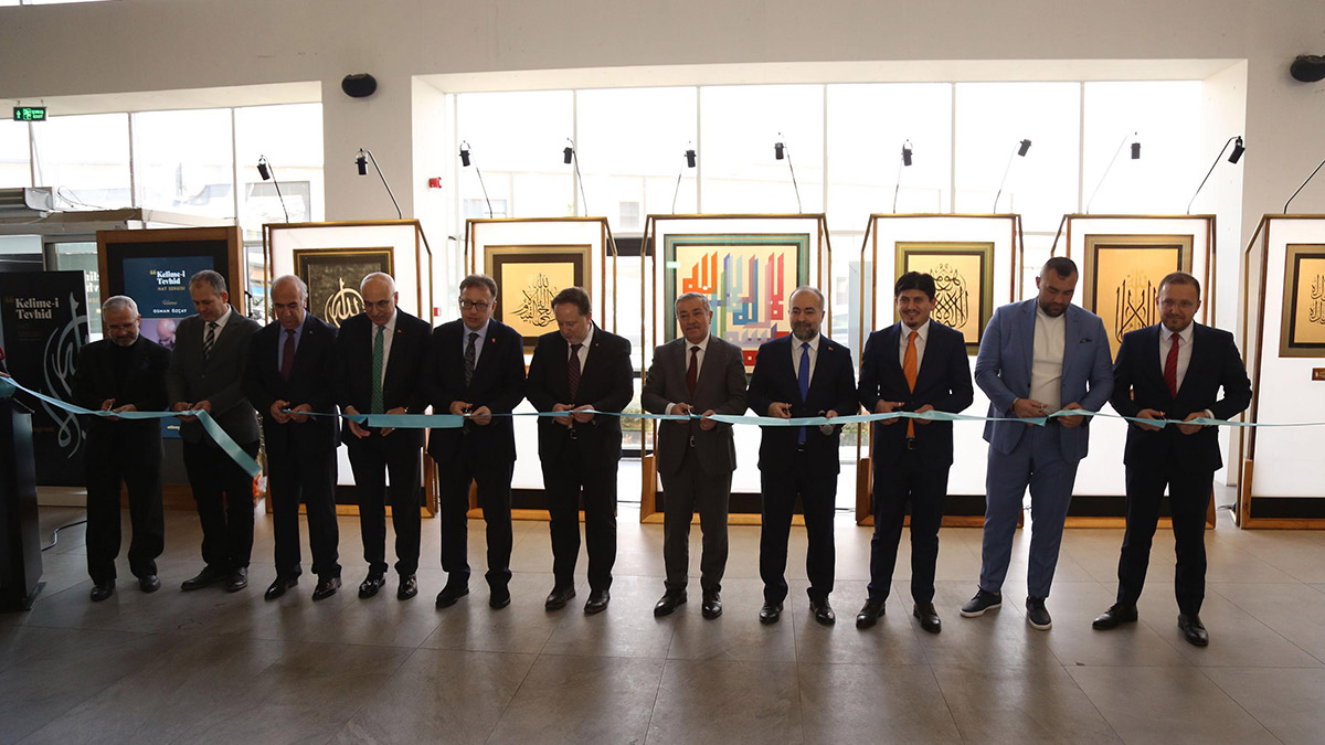 Balıkesir'de Kelime-i Tevhid Hat Eserleri Sergisi açıldı