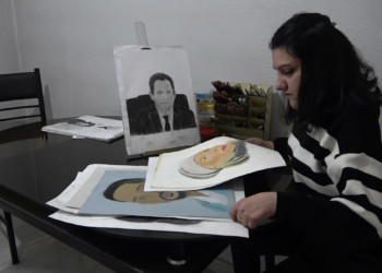 Resim çizmeye başladıktan sonra parmakları açıldı