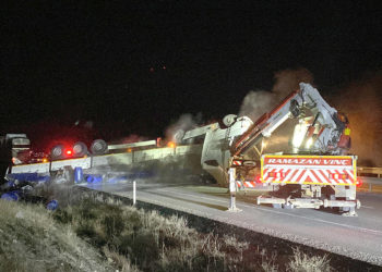Kütahya'da kimyasal madde yüklü TIR devrildi