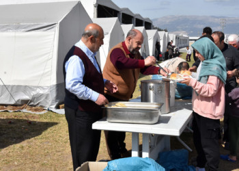 Mado'nun birçok dükkanı deprem felaketinden etkilendi